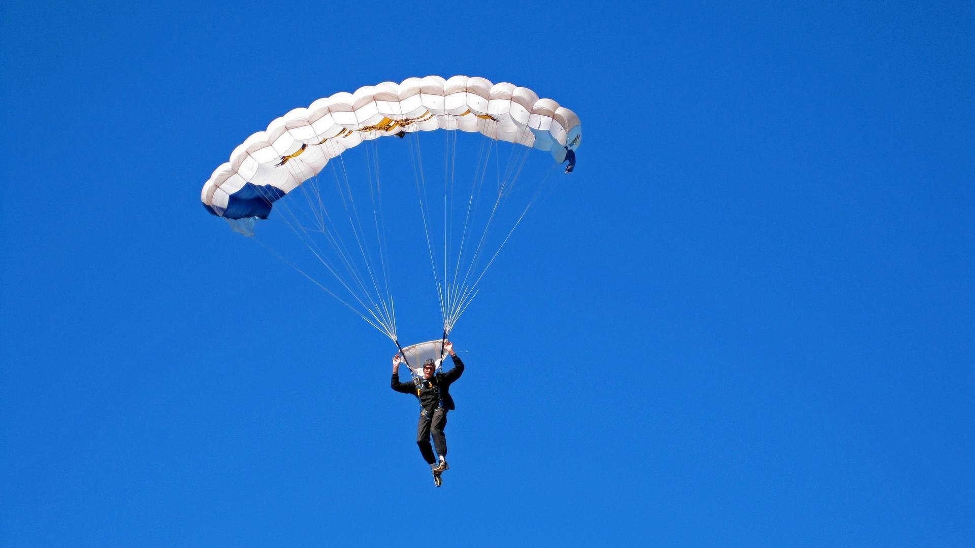 体育题材纪录片热播勾起观众对过往经典的回忆，体育相关纪录片